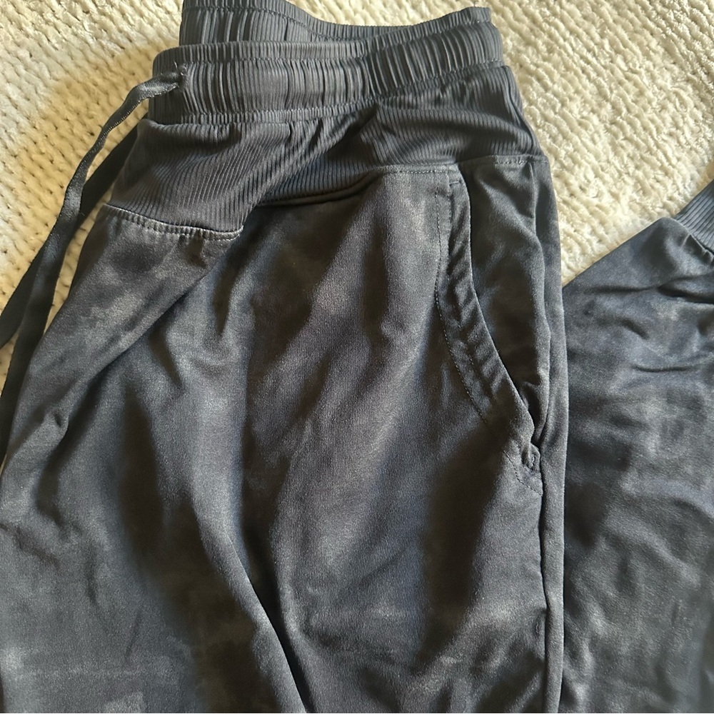 Travis Mathew Women's Fall Long Lunch Jogger Pant in Camouflage Black Small - Picture 3 of 10